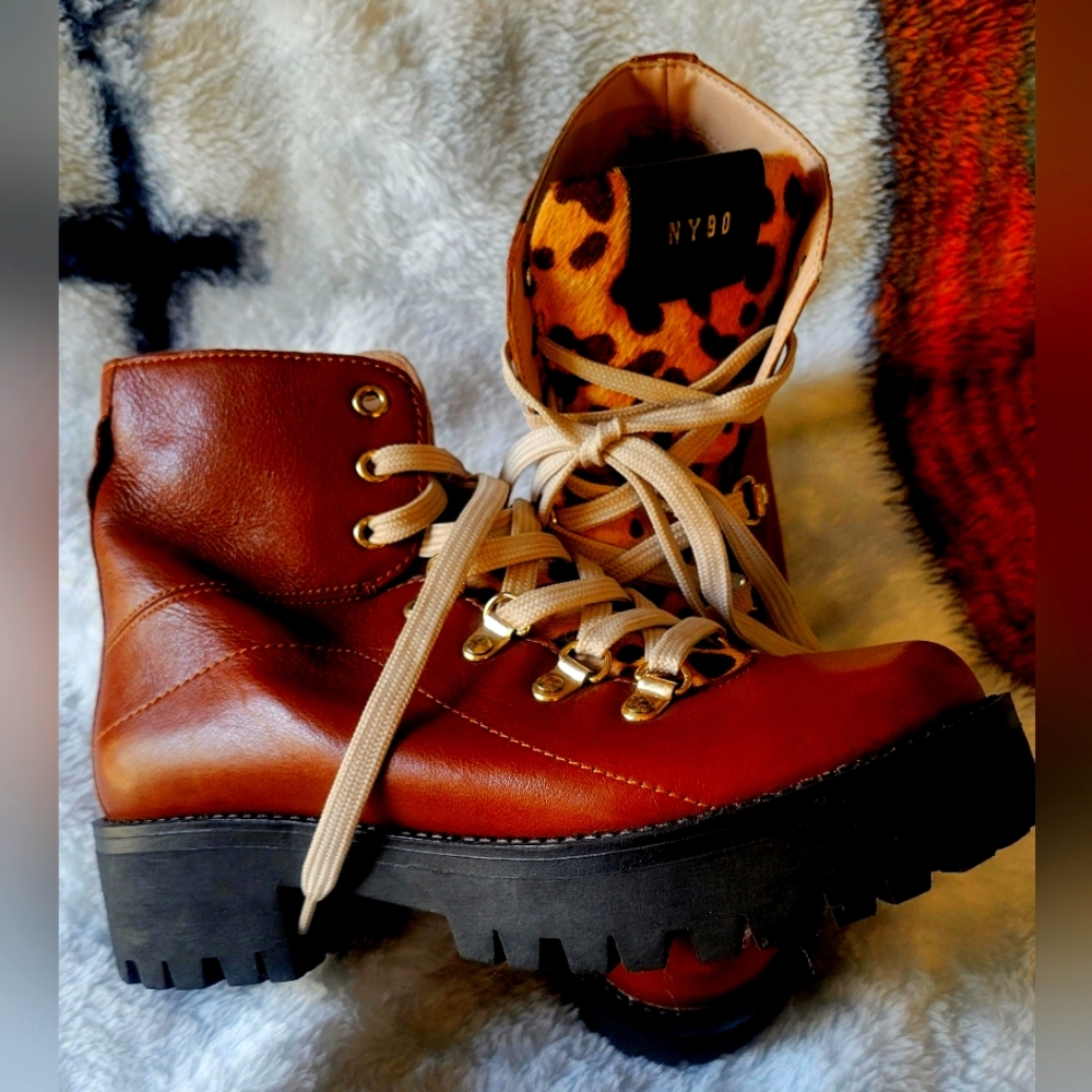 Steve Madden Brown and Tan Lace Up Boots Rugged Style - Picture 1 of 8